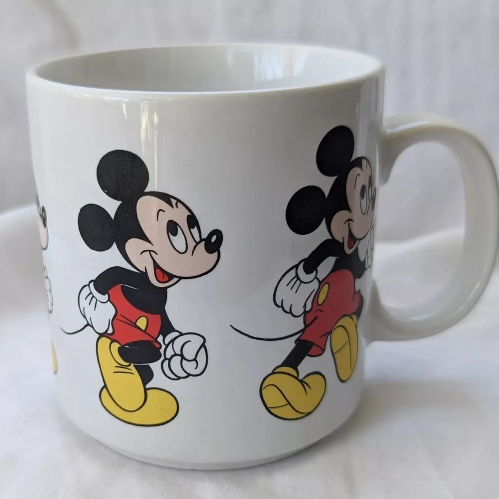 WALT DISNEY MICKEY MOUSE VINTAGE  MUG COFFEE CUP MADE In KOREA